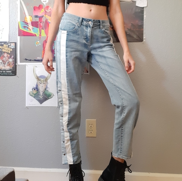 Midrise blue and white snap jeans lightwash jeans - Picture 1 of 6